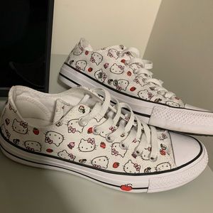 Hello Kitty Converse Size 7